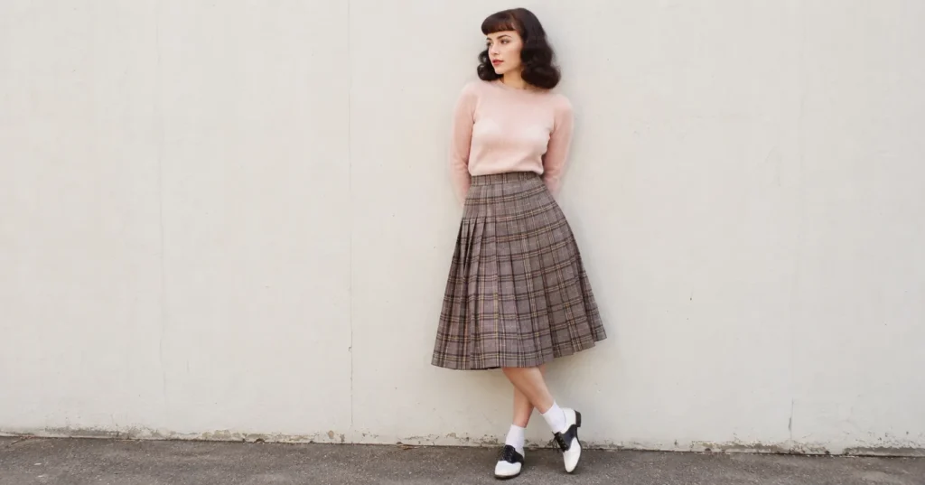 Twin Peaks outfit inspired retro plaid skirt and vintage sweater fashion style