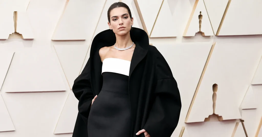 Bianca Censori Grammy outfit inspired oversized coat styling with minimalist fashion approach