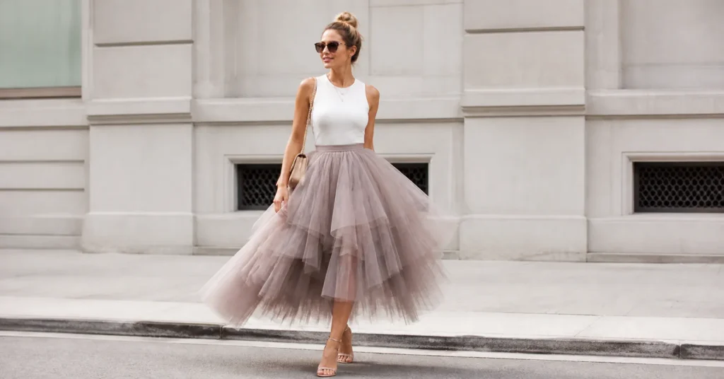 Carrie Bradshaw outfits inspired tulle skirt look with bold and playful styling